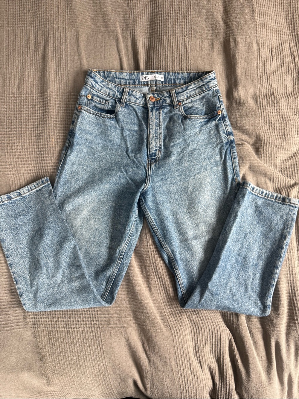 Zara women’s high-rise mom fit jeans